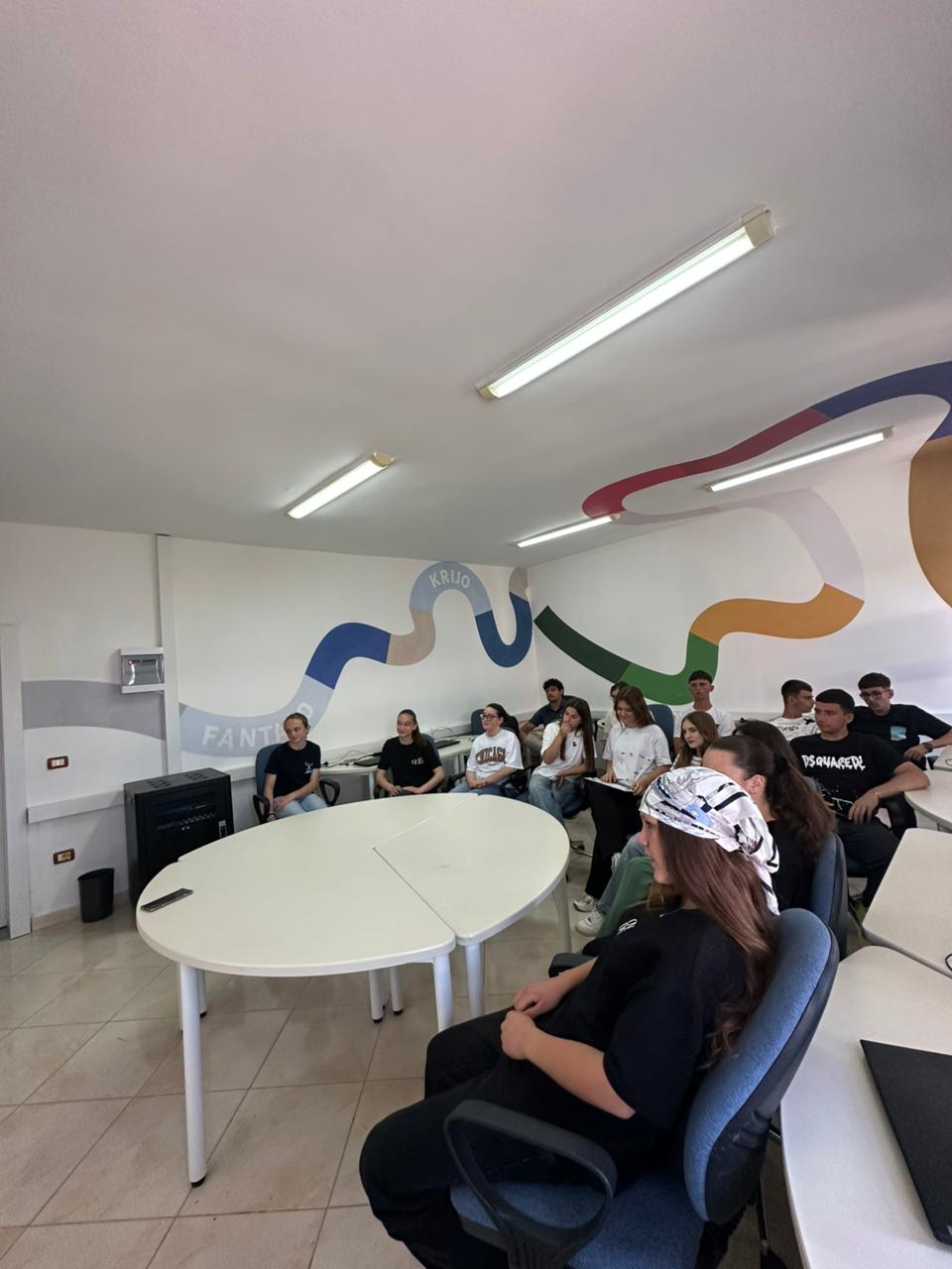 Vizitë edukative në shkollat e Divjakës, foto 1